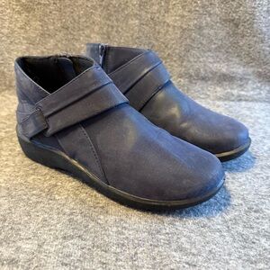Clarks Shoes Women's Navy Ankle Boots Size 7 Side Zip